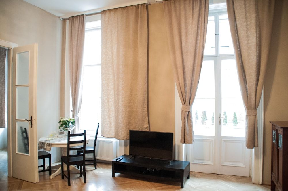 Urban Flats Vienna City Center Apartment, 1 Bedroom, Balcony (Gonzagagasse) 11