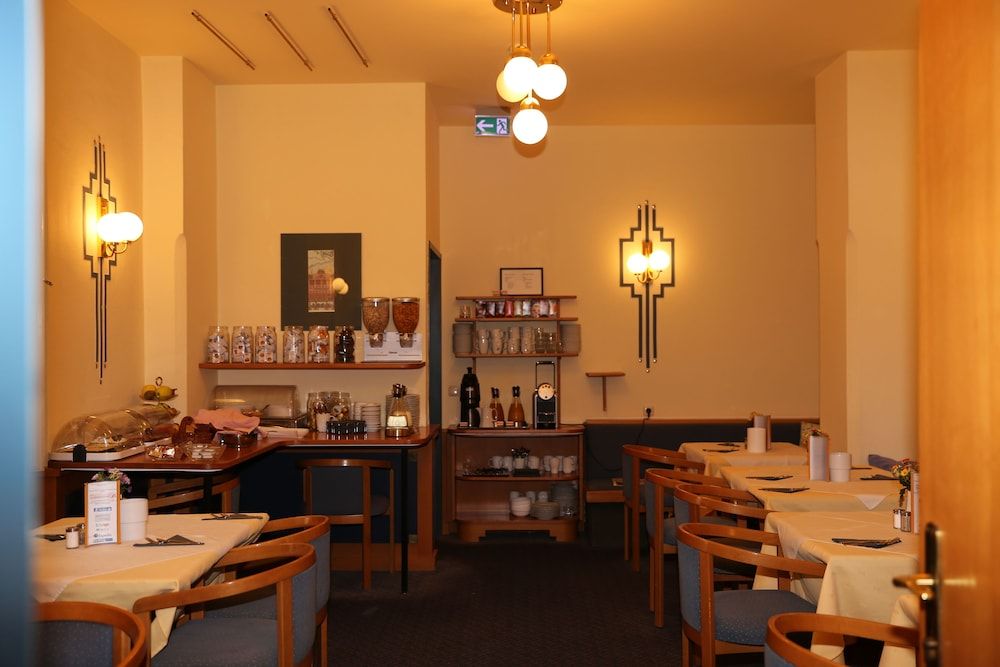 undefined Hotel am Schottenpoint 5