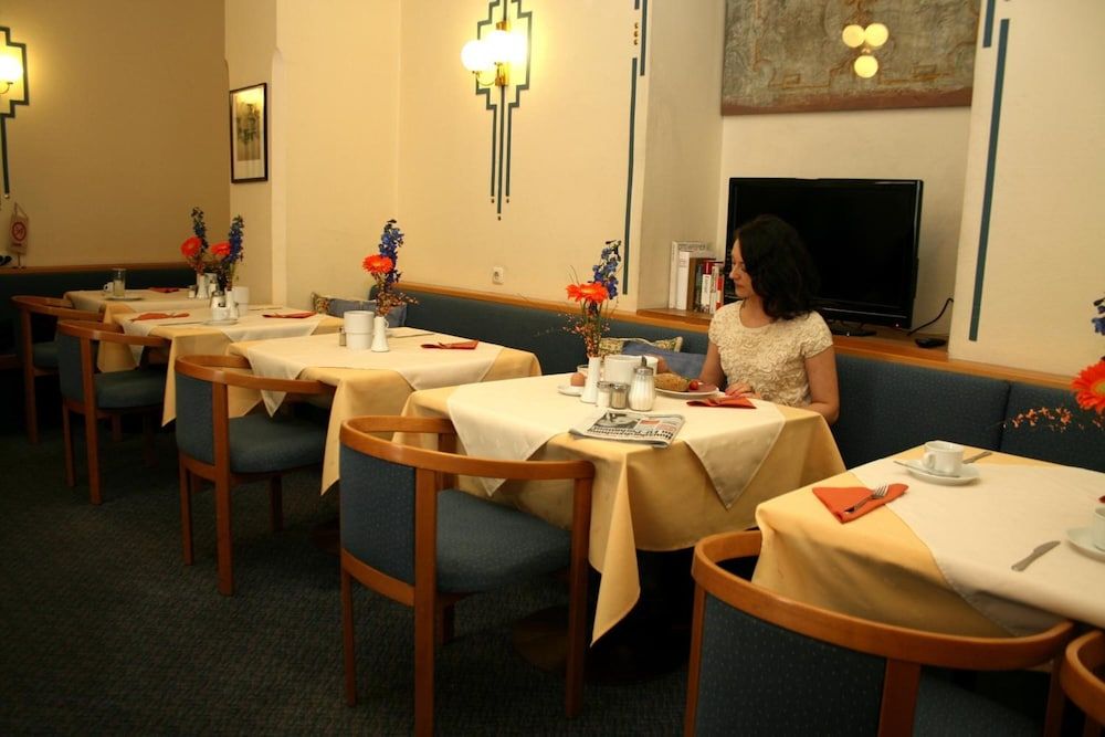 undefined Hotel am Schottenpoint 9