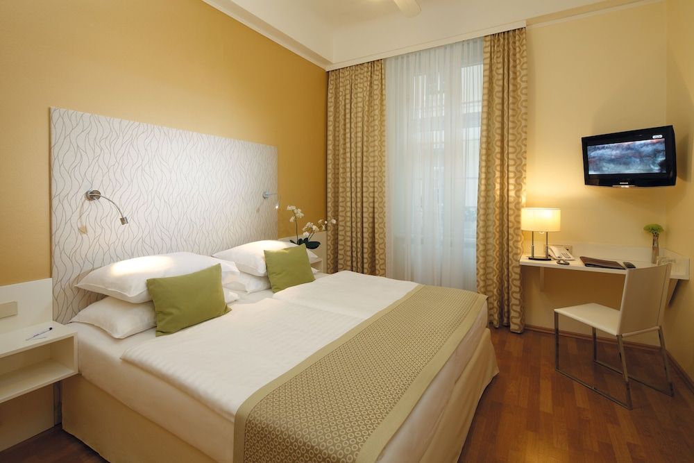 Hotel Wandl Economy Double Room 2