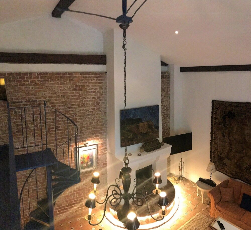 counts 65 Exclusive Duplex, 1 Bedroom, Fireplace, Garden Area 8