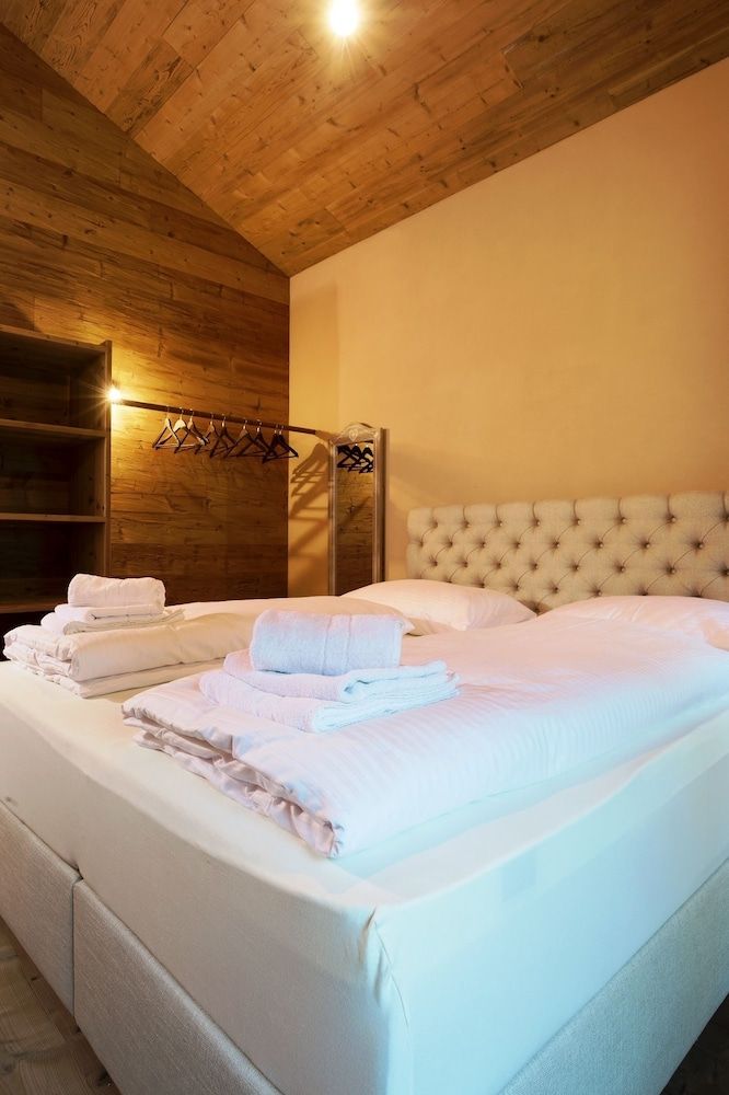 Deluxe Chalet, Multiple Bedrooms, Non Smoking, Mountain View