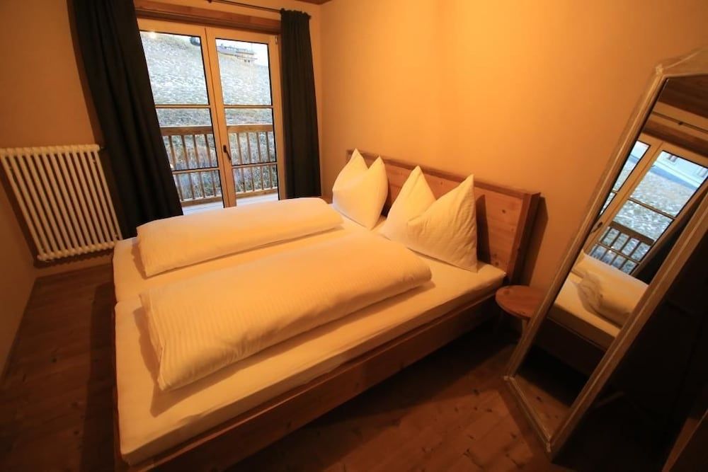 Deluxe Chalet, Multiple Bedrooms, Non Smoking, Mountain View