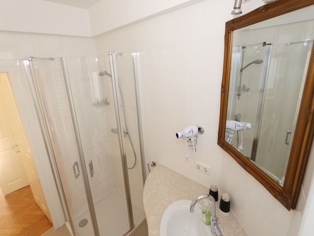 Vienna Apartment Center - Zentrum I Family Apartment, 2 Bedrooms, Kitchen 17