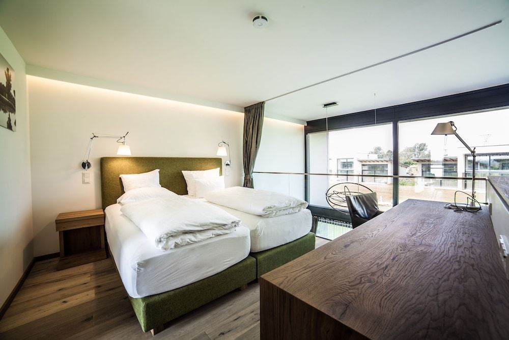 Luxury Apartment, 1 Queen Bed with Sofa bed, Kitchen