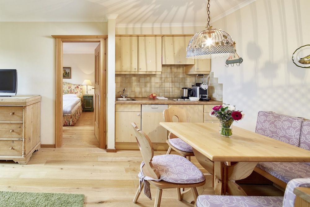 Landsitz Römerhof - Hotel Apartments Classic Apartment, 1 Bedroom, Balcony, Mountain View 3