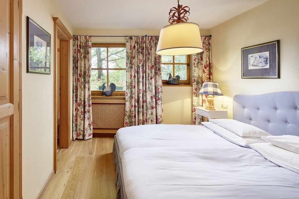 Landsitz Römerhof - Hotel Apartments Superior Apartment, 1 Bedroom, Balcony, Mountain View 2