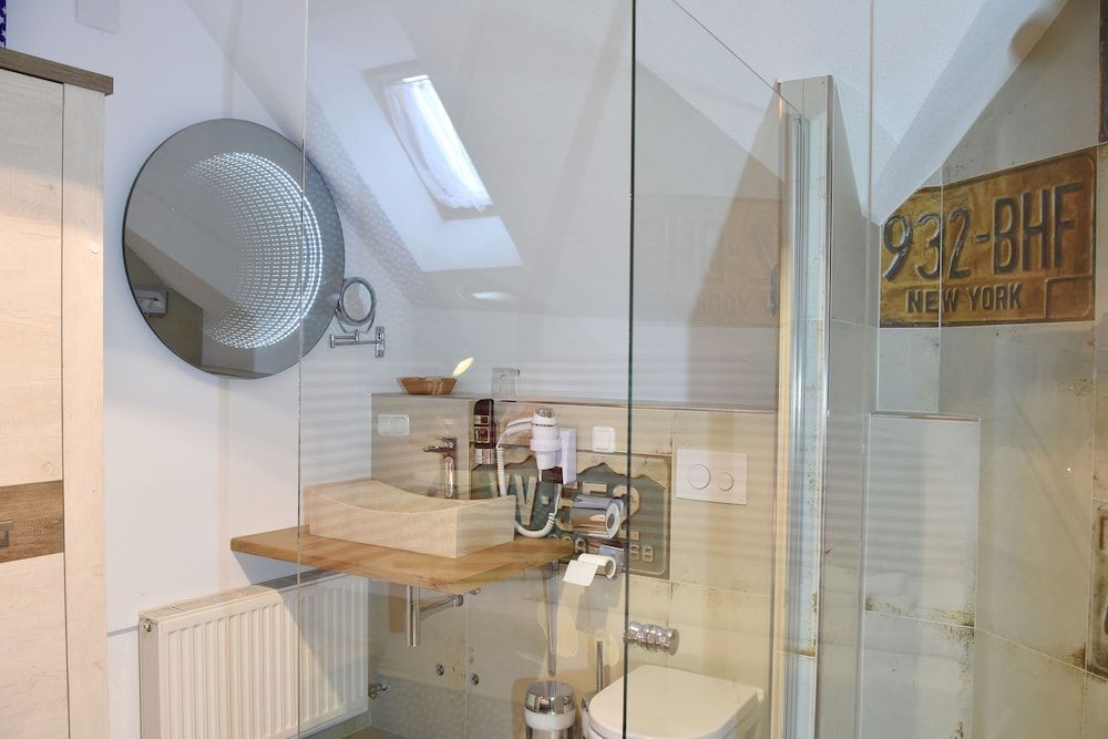 Hotel Torwirt Single Room 4