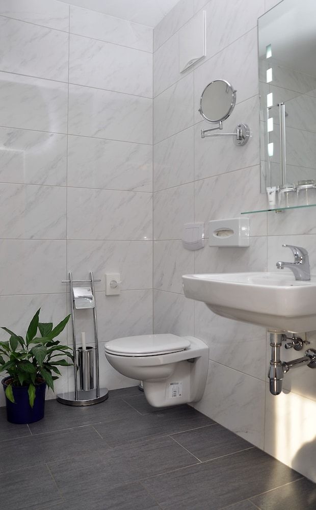 Hotel Torwirt Single Room 3