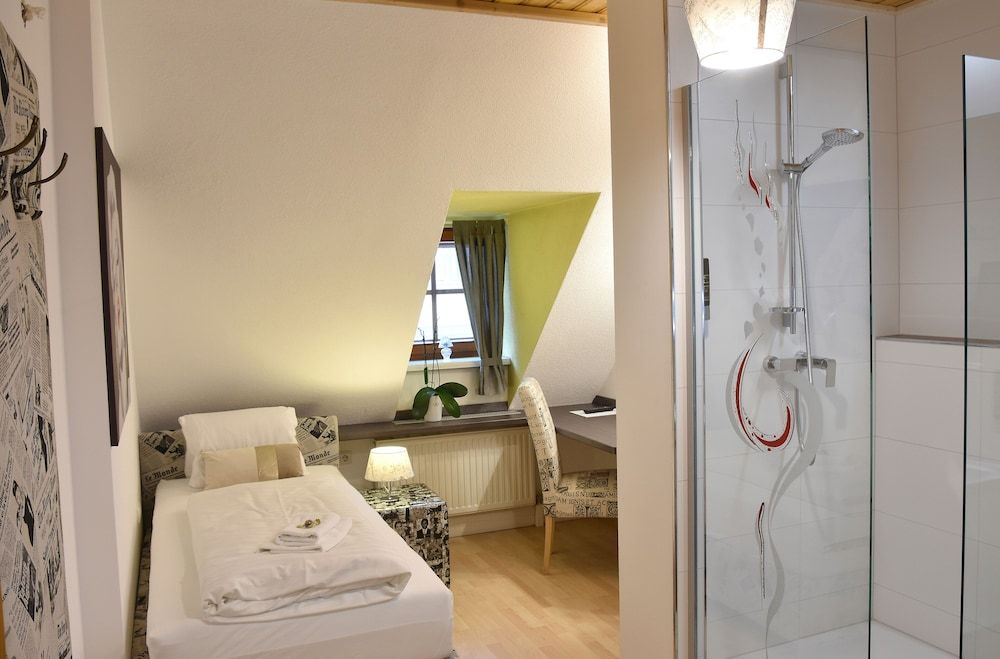 Hotel Torwirt Single Room 5