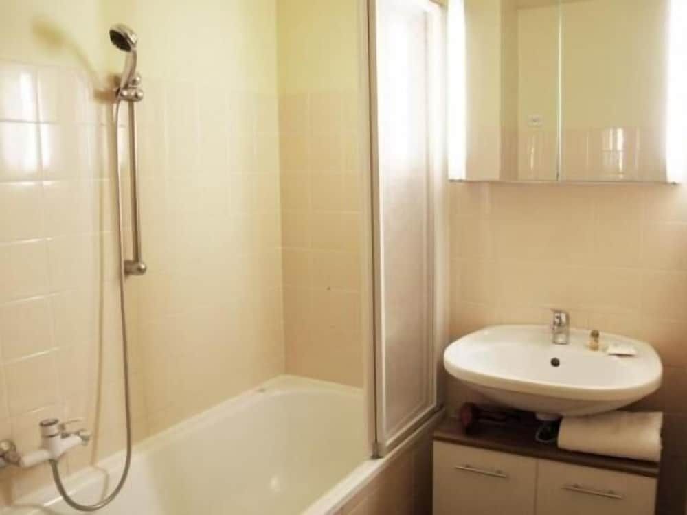 undefined Apartment Quellenstrasse 9