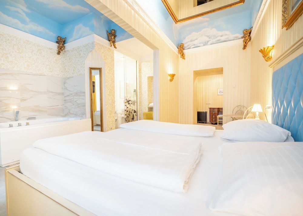 Hotel Urania Romantic Suite 16