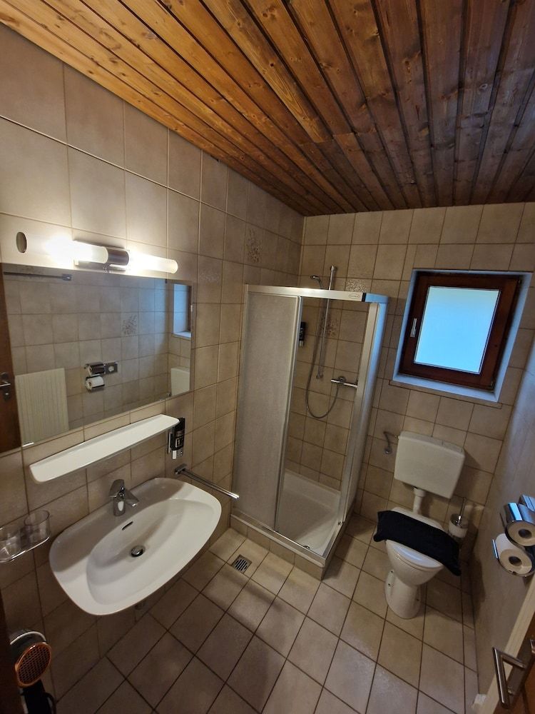 Pension Bärenwirt Double Room, Balcony (No.22) 4