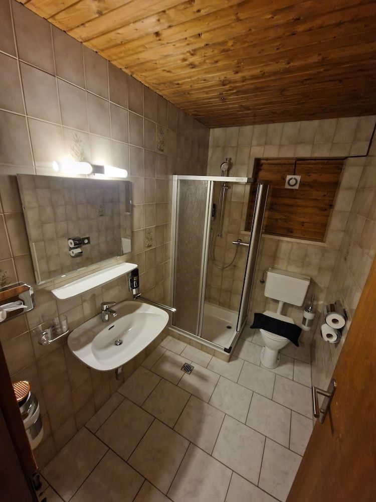 Pension Bärenwirt Double Room, Balcony (No.25) 3