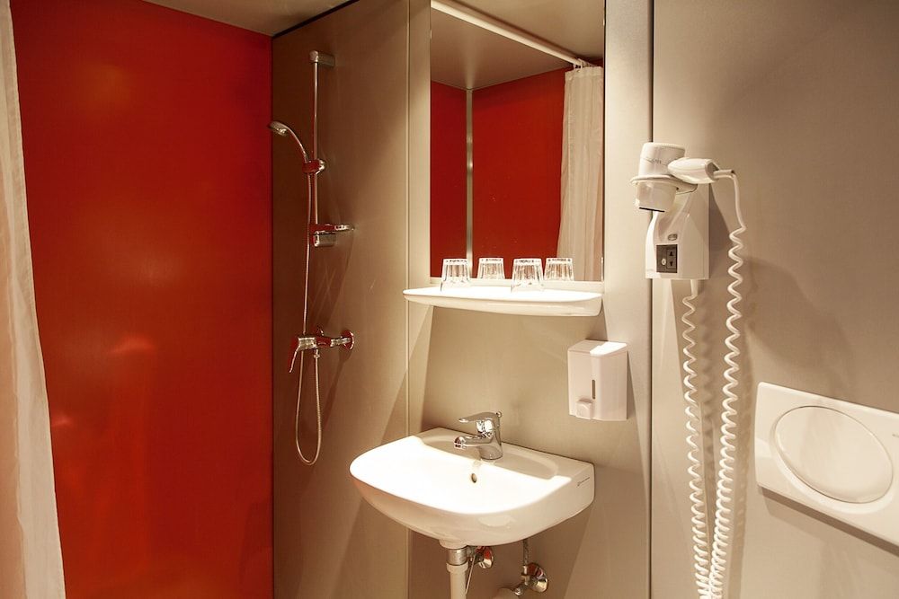 Pension Stadthalle Standard Twin Room, 2 Twin Beds 4