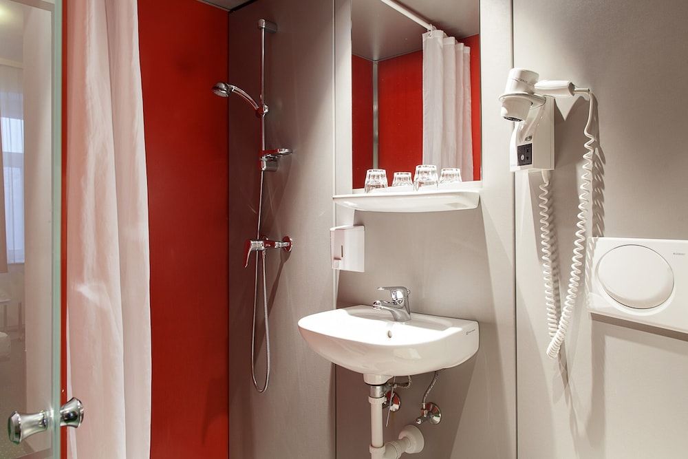 Pension Stadthalle Standard Twin Room, 2 Twin Beds 3