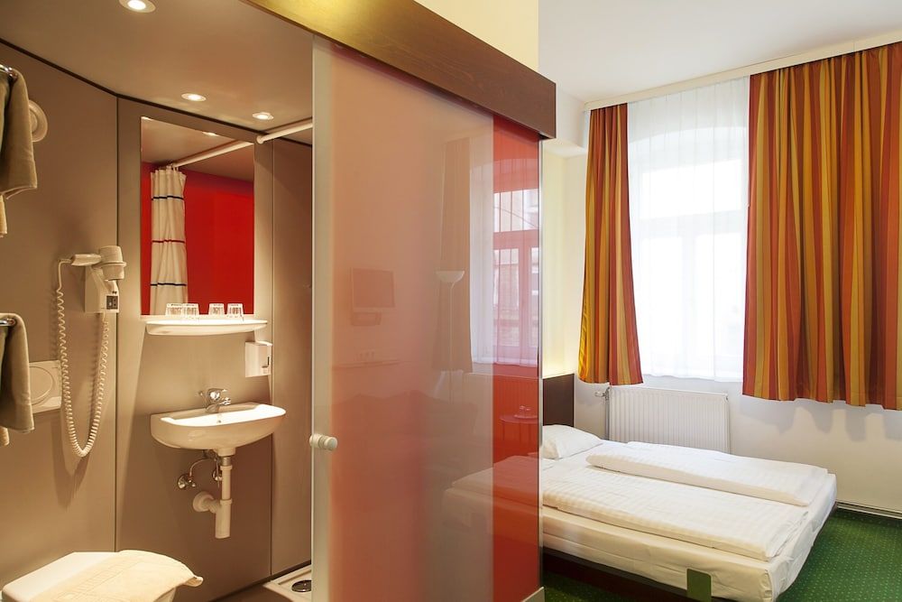 Pension Stadthalle Standard Twin Room, 2 Twin Beds 2