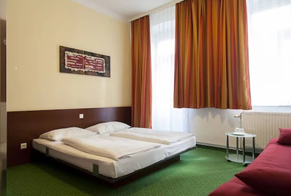 undefined Pension Stadthalle 4