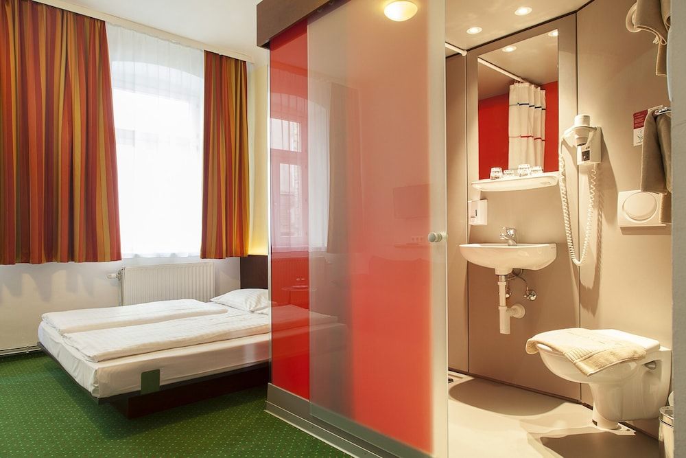 Pension Stadthalle Standard Twin Room, 2 Twin Beds 6