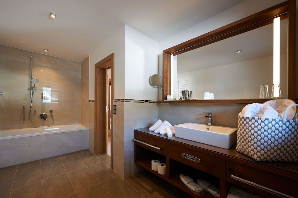Junior Suite, Patio, Mountain View