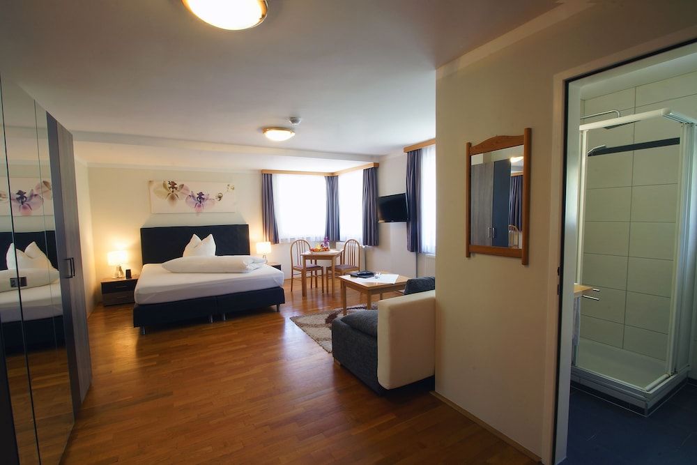Classic Double Room, 1 King Bed, Non Smoking
