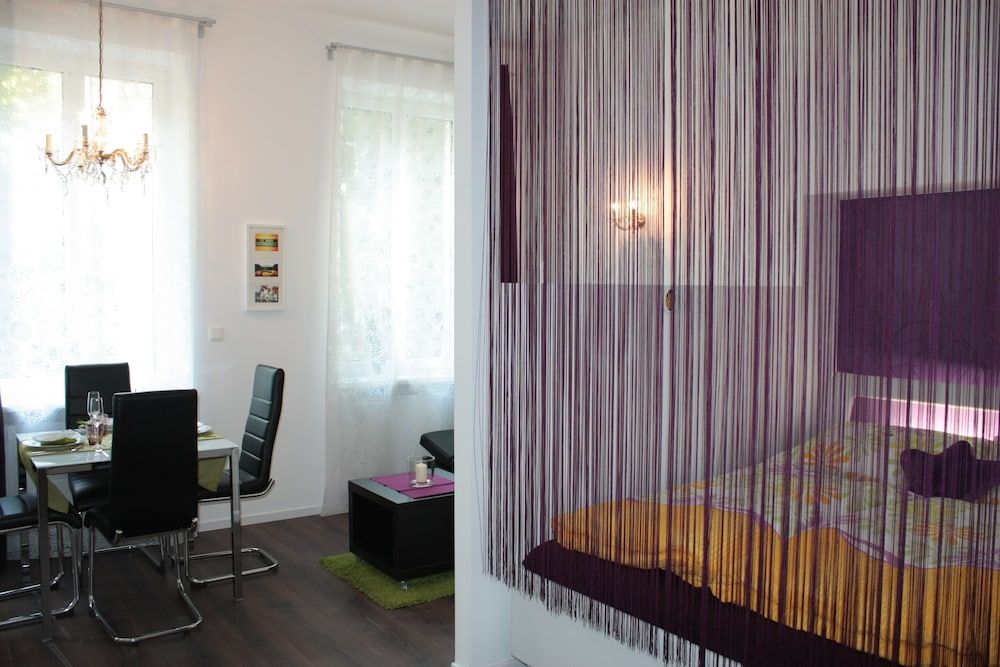 undefined GoVienna Small Modern Apartment 5