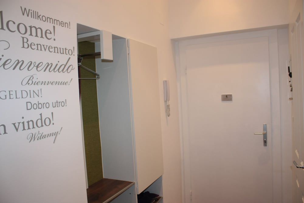 GoVienna Small Modern Apartment Studio 17