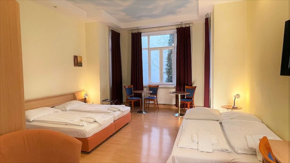 undefined Pension Vera 2