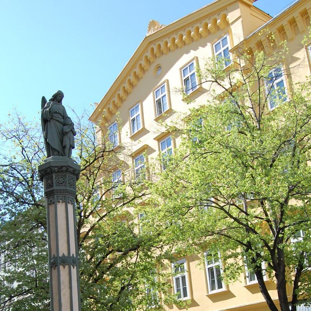 undefined Saint Shermin 8