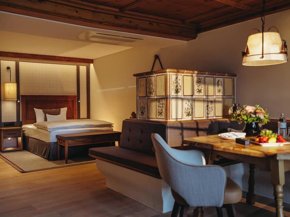 Deluxe Twin Room, 2 Bedrooms, Balcony, Mountain View