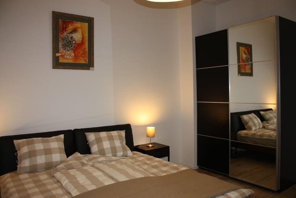GoVienna Oldtown Apartments Deluxe Apartment, 1 Bedroom, Kitchen, Courtyard Area 3