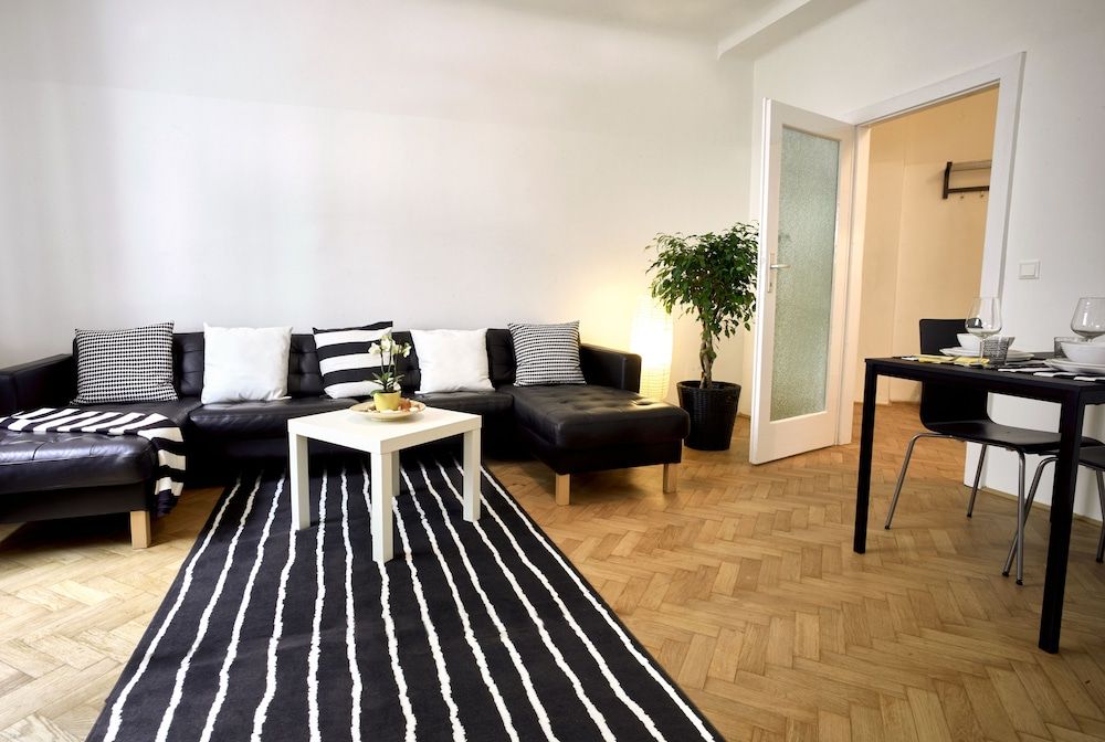 Opera Street Apartments City Apartment, 1 Bedroom (Black & White) (including cleaning fee €38) 7