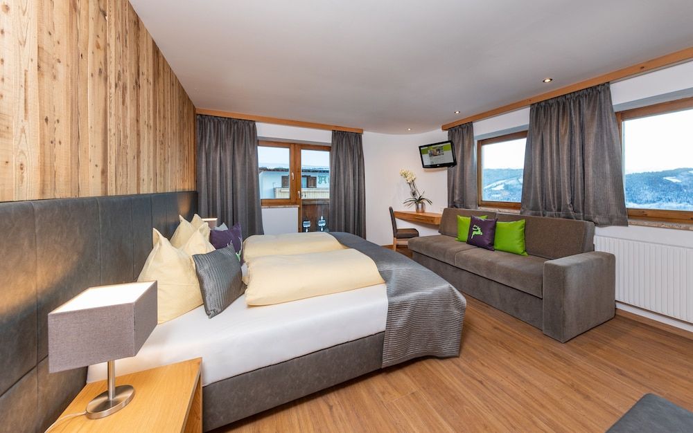 Deluxe Room (102 )
