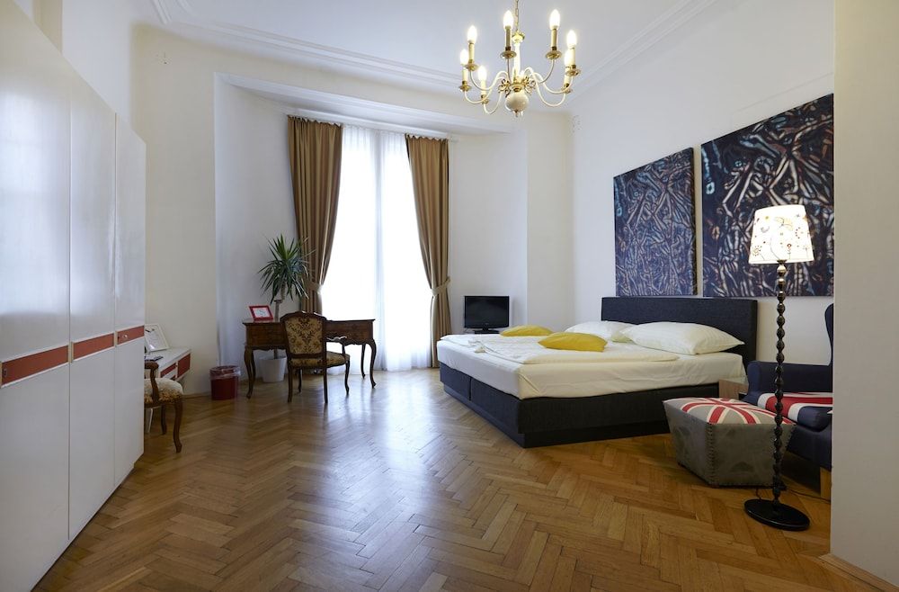 Hotel Pension Museum Double Room 6