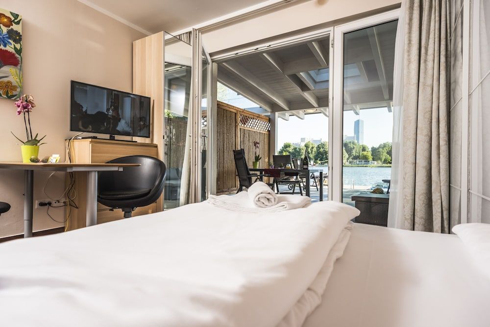 AJO Vienna Beach - Contactless Check-in Luxury Apartment, 2 Twin Beds, River View (50€ cleaning fee on top of the rate) 9