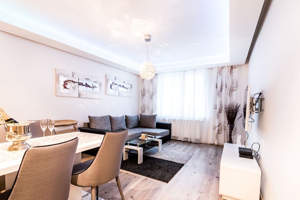 undefined Grand Apartment Vienna 7