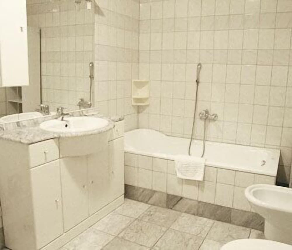 Hotel Cyrus Triple Room 8