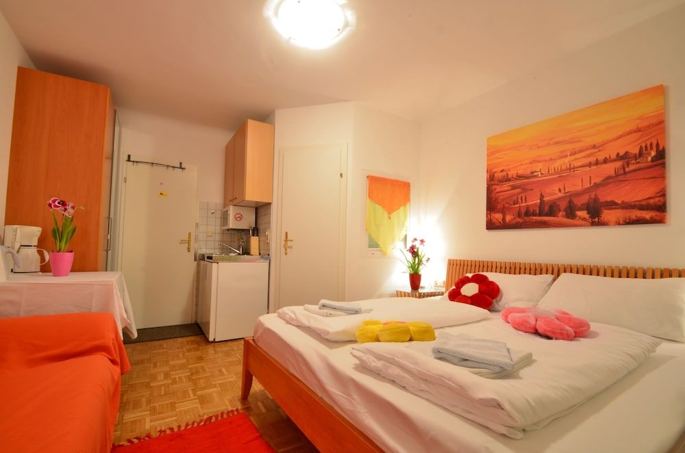 AJO Vienna Siemens - Contactless Check-in Studio, 1 Doublebed, Non Smoking, Kitchenette, 50€ cleaning fee on top of the rate 7