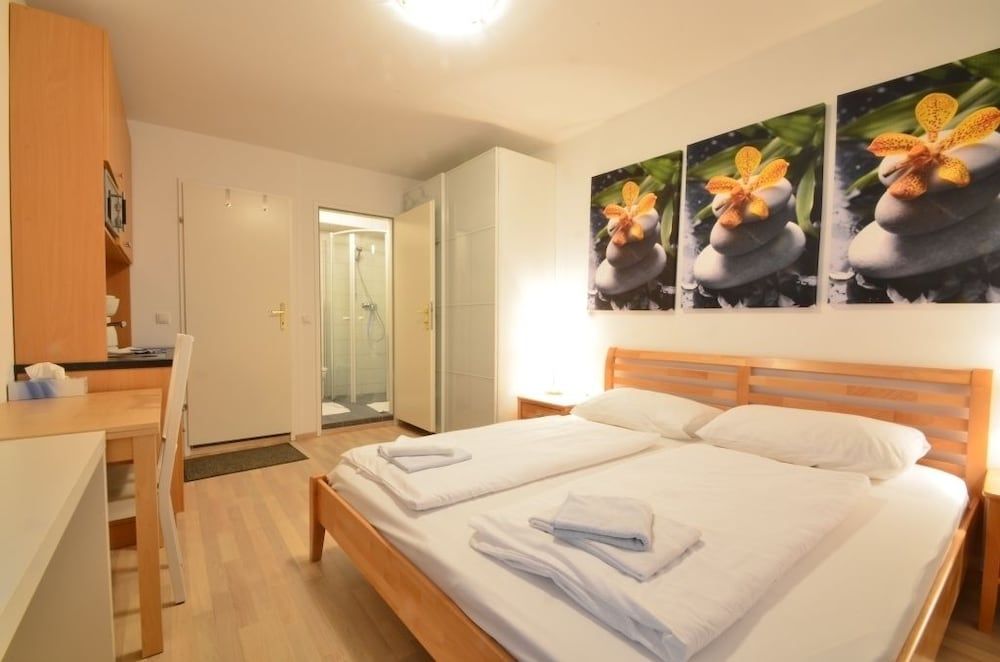 AJO Vienna Siemens - Contactless Check-in Studio, 1 Doublebed, Non Smoking, Kitchenette, 50€ cleaning fee on top of the rate 2