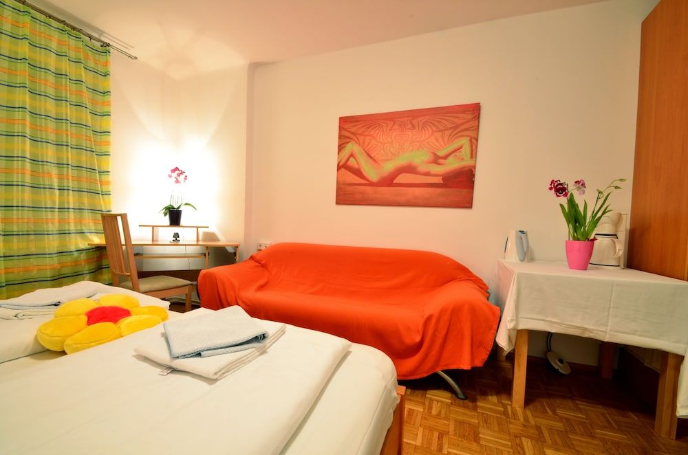 AJO Vienna Siemens - Contactless Check-in Studio, 1 Doublebed, Non Smoking, Kitchenette, 50€ cleaning fee on top of the rate 6