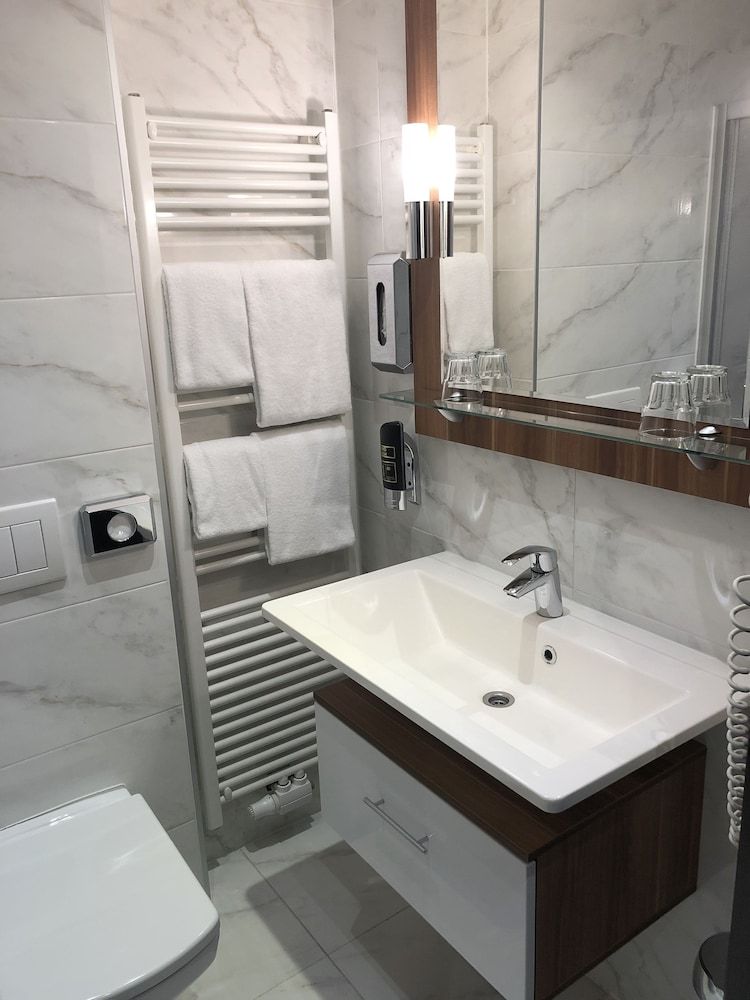 Hotel König Twin Room (bunk bed) 3