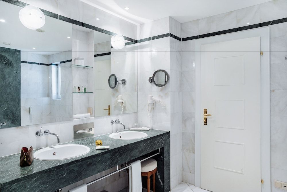 IMLAUER Hotel Schloss Pichlarn Traditional Suite, Balcony 3