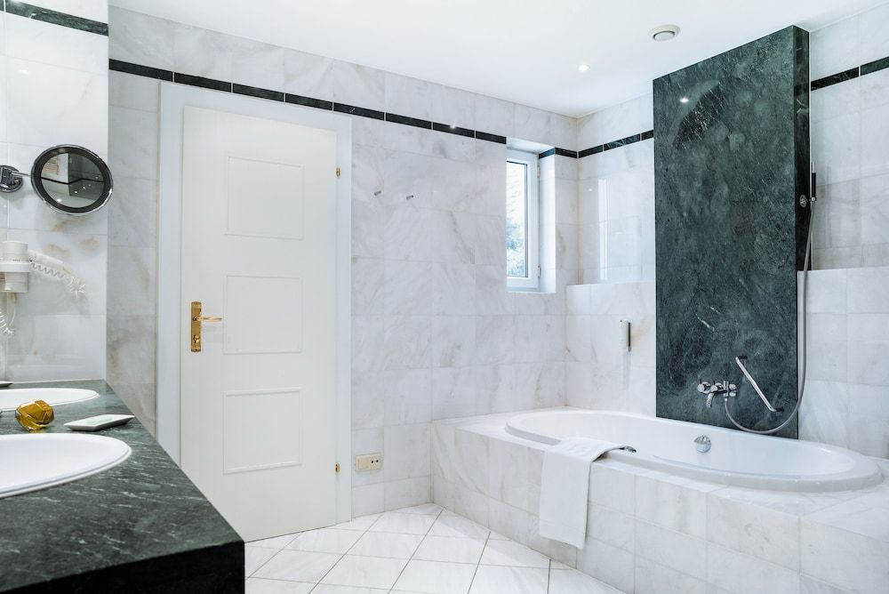 IMLAUER Hotel Schloss Pichlarn Traditional Suite, Balcony 4