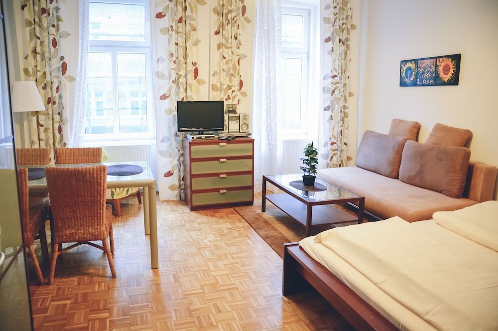 JL Apartments Classic Studio, 1 Double Bed with Sofa bed (incl. final cleaning fee) 6