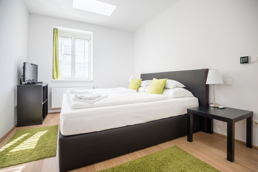 Rooftop Three Bedroom Apartment - (Opernring 23)