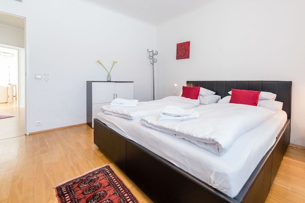 Apartment, 4 Bedrooms, 2 Bathrooms, City View (Opernblick I - Walfischgasse 9)