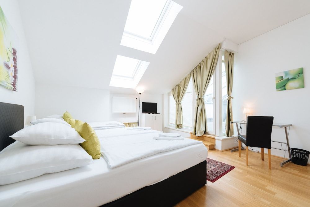 Apartment, 4 Bedrooms, 2 Bathrooms, City View (Mozartblick I - Opernring 23)