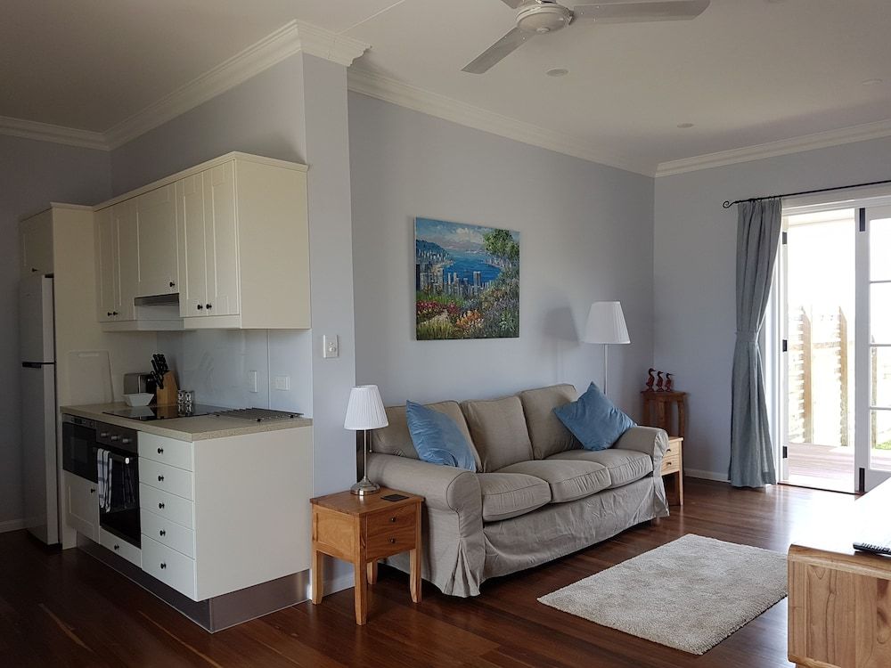 Kernow Charters Towers Courtyard Garden Apartment (Minimum Age 18)