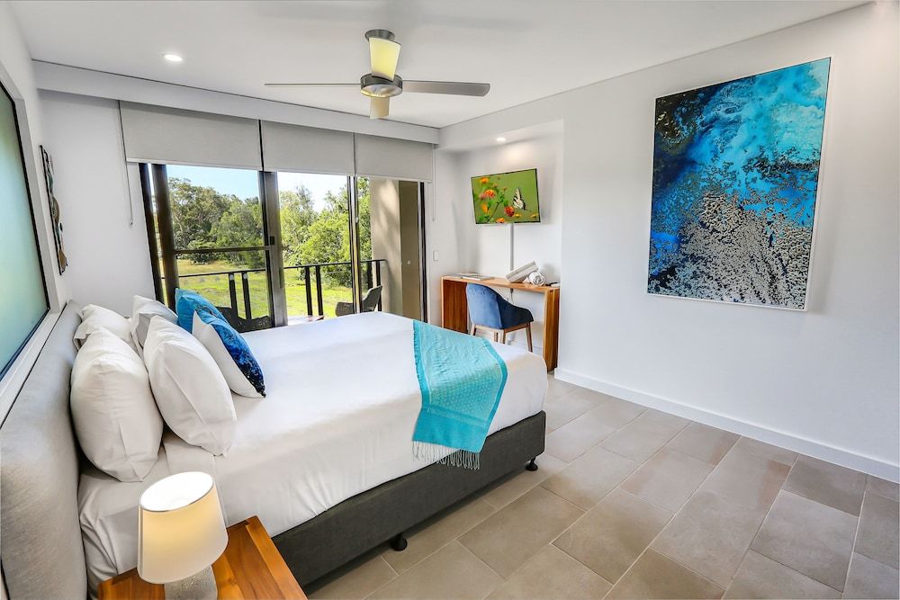 Deluxe Studio, 1 Bedroom, Partial Ocean View