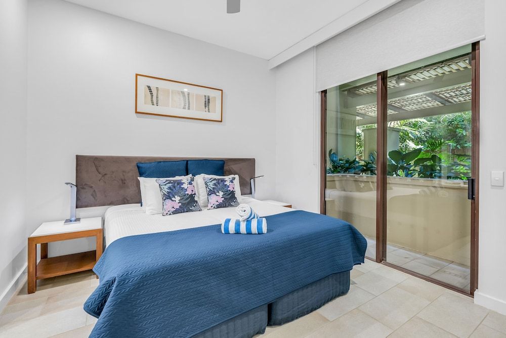 2 Bedroom 2 Bathroom Courtyard
